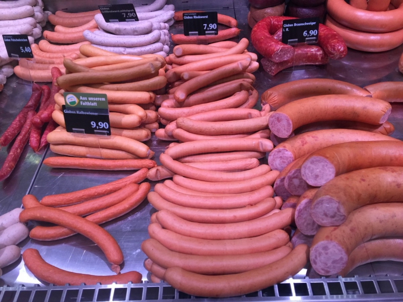 charcuterie-GILETTE-min_sausages_meat_butchery-1069321